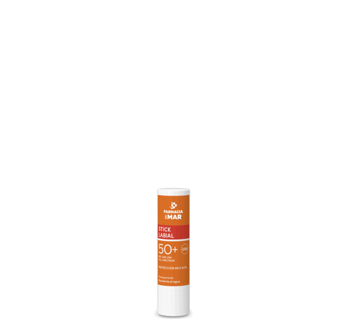 Protector labial en stick transparente que protege los labios del efecto del sol